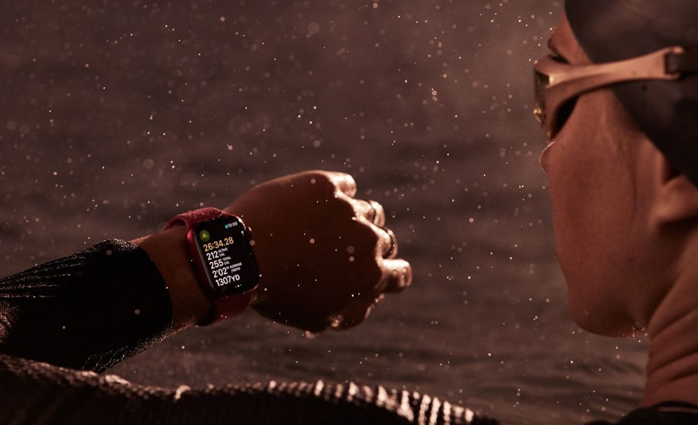 apple watch na ruce plavce